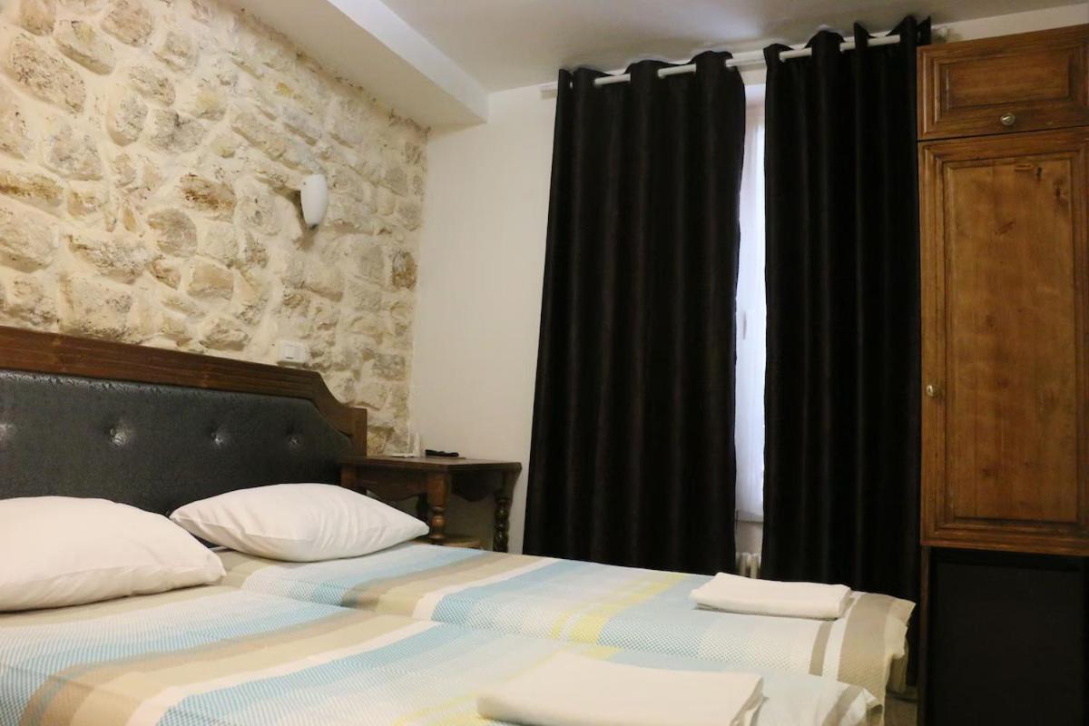 Hotel Clermont Montmartre Париж Экстерьер фото