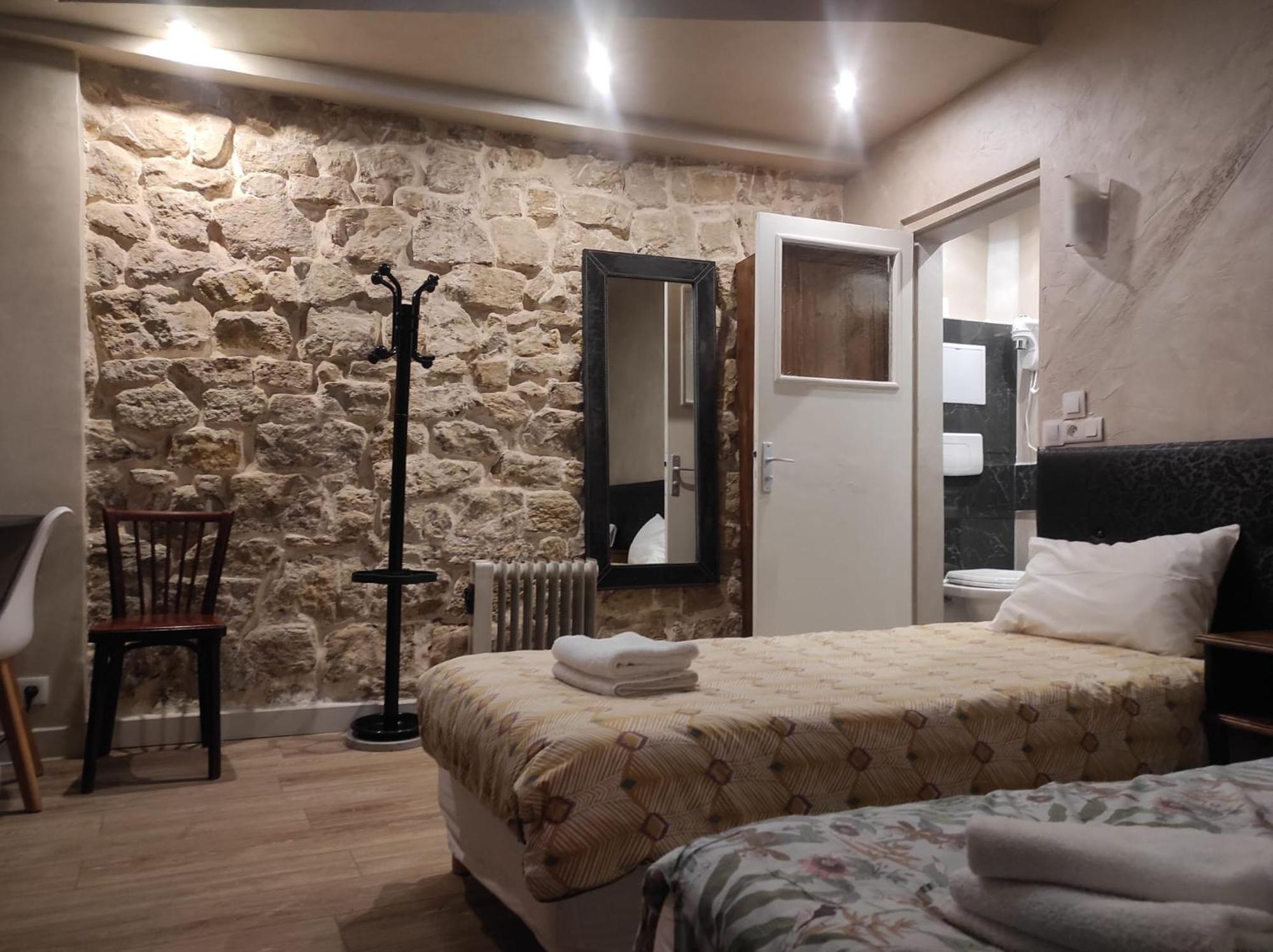 Hotel Clermont Montmartre Париж Экстерьер фото