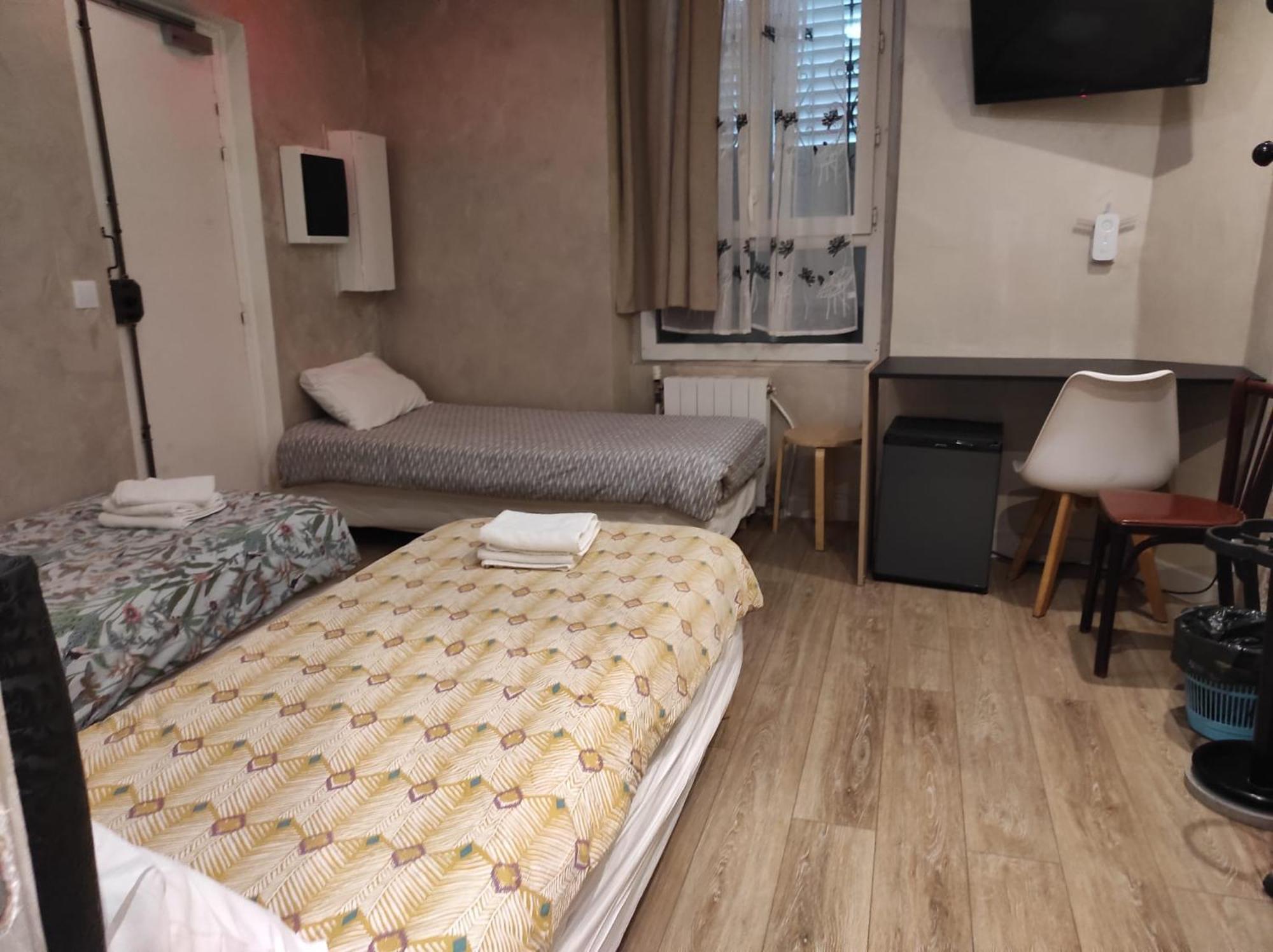 Hotel Clermont Montmartre Париж Экстерьер фото